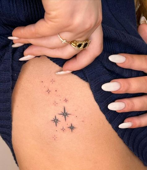 Star Tattoos On Ribcage, Side Tattoos Women Simple, Women Star Tattoos, Rib Simple Tattoo, Star Side Tattoo, Star Tattoos On Ribs, Stars Tatoos Woman, Stars On Ribs Tattoo, Star Hip Tattoos Women