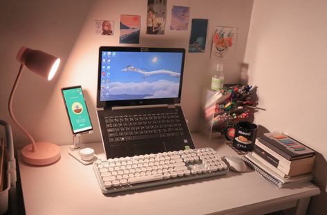 Low Budget Desk Setup, Mini Computer Desk, Small Desk Ideas Bedrooms Simple, Simple Desktop Setup, Simple Laptop Setup, Simple Desk Setup Small Spaces, Laptop Desk Setup Small Spaces, Minimal Desk Setup Aesthetic, Small Desk Setup Aesthetic