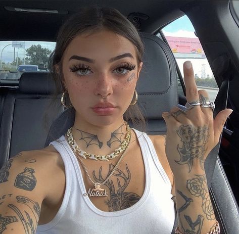 Teen Tattoos, Tattoo Main, Ma Tattoo, Inspiration Tattoos, Tattoo Girls, Stylist Tattoos, Face Tattoos, Hot Tattoos, Aesthetic Tattoo