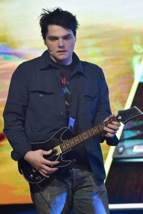 What Does Gerard Way Look Like Now? My Chemical Romance's Lead Singer Has An Iconic Look — PHOTOS Human Bean, Emo Memes, Mikey Way, Emo Music, Frank Iero, Band Memes, Guitar Hero, Gerard Way, Emo Bands