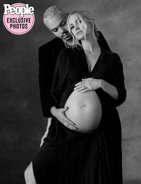 Celebrity Maternity Shoot, Maternal Photoshoot, Celebrity Maternity, Yolanda Hadid, Evan Ross, Beautiful Pregnancy, Couples Posing, Ashlee Simpson, Pregnant Celebrities