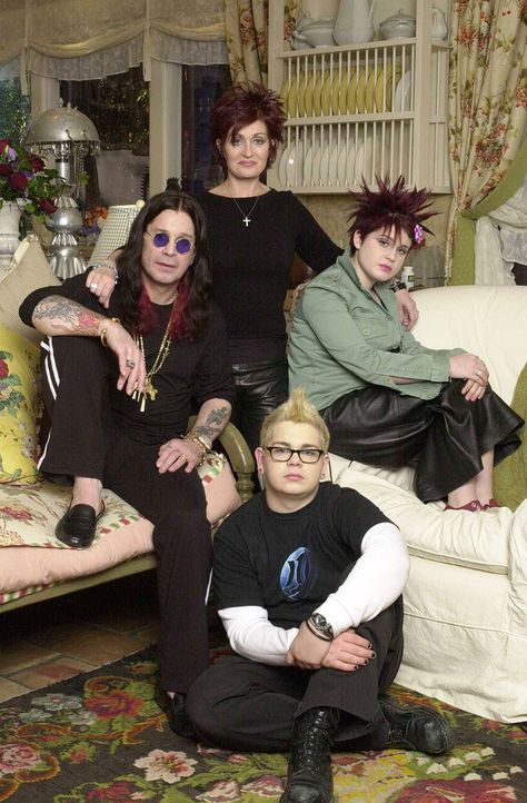 I got The Osbournes! Which Celebrity Family Do You Belong To? This could not be more accurate. Ozzy Osbourne Family, The Osbournes, Ozzy And Sharon Osbourne, Eldest Sister, Ozzy And Sharon, Ozzy Osbourne Black Sabbath, Jack Osbourne, Arte Heavy Metal, Sharon Osbourne