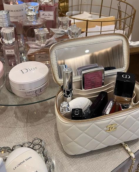 Chanel Makeup Set, Aesthetic Luxury Lifestyle, Luxury Life Aesthetic, Dior Girl, Expensive Makeup, Aesthetic Luxury, Dior Paris, Luxury Cosmetics, This Is Your Life