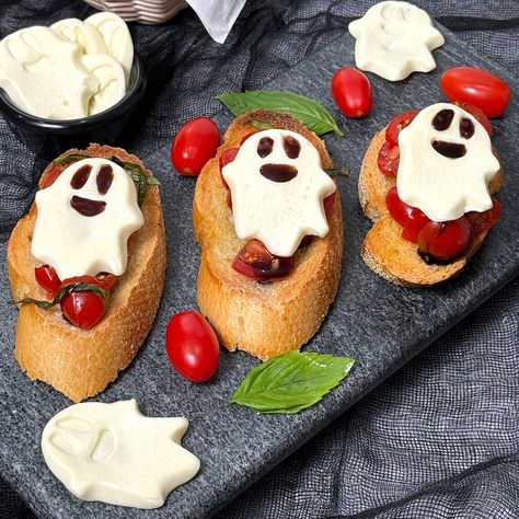 Boo-Schetta: Ghostly Caprese Bites Halloween Appetizers Healthy, Ghost Bruschetta, Boo Schetta, Caprese Bites Appetizers, Caprese Bruschetta, Caprese Bites, Balsamic Vinegar Dressing, Jellied Cranberry Sauce, Halloween Appetizers