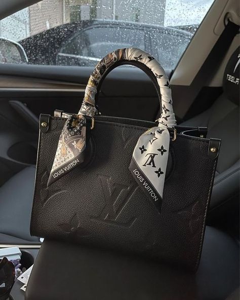 #follow #bags #handbags #designer #luxury #purses #fashion #style #blogging #blogger #blog Sac Louis Vuitton, Expensive Bag, Trendy Purses, My Style Bags, Luxury Bags Collection, Handbag Essentials, Girly Bags, Foto Baby, Luxury Purses