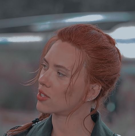 Natasha Romanoff Piercing, Natasha Romanoff Ear Piercings, Natasha Romanoff Earrings, Scarlet Johanson Earrings, Scarlett Johansson Piercings, Scarlett Jonhsson Piercing, Scarlett Johansson Ear Piercing, Mara Jade, Eyebrow Piercing