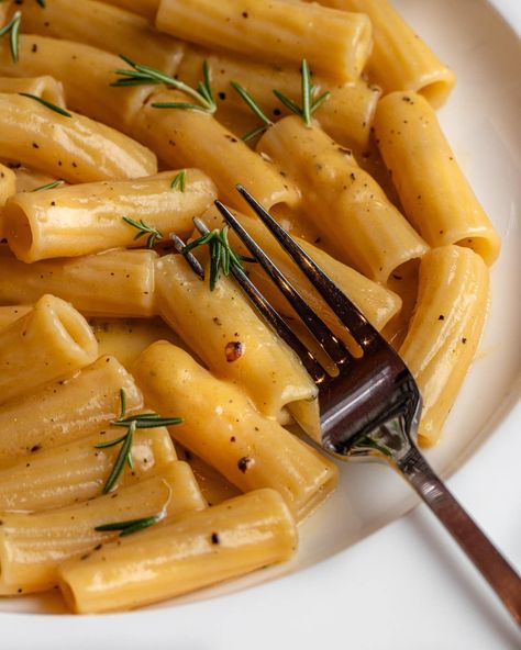 Insanely Delicious Garlic Butter Pasta Vegan Butter Pasta, Brown Butter Pasta Recipes, Cowboy Butter Pasta, Confit Garlic, Garlic Butter Pasta, Artichoke Pasta, Cajun Pasta, Rigatoni Pasta, Butter Pasta