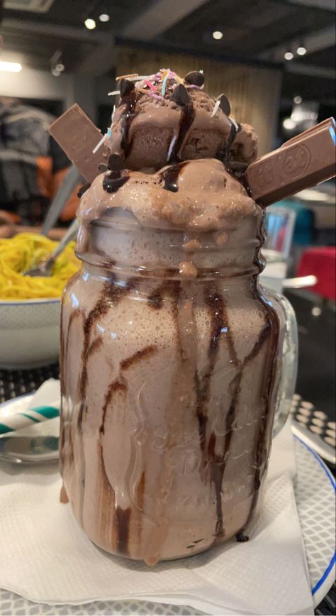 Good Morning Snap, Chocolate Frappe, Mini Cafeteria, Eating Food Funny, Oreo Chocolate, Food Captions, Yummy Ice Cream, Foodie Instagram, Snap Streak