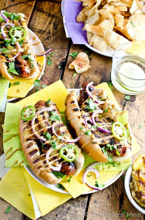 Unique Hot Dog Toppings, Unique Hot Dogs, Gourmet Hot Dogs, Hot Dog Toppings, Food Swaps, Diner Recept, Chicken Sandwiches, Hot Dog Recipes, Summer Recipes Dinner