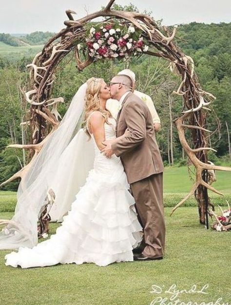 Romantic Veil, Hunting Wedding, Deer Wedding, Antler Wedding, Yosemite Wedding, Unusual Weddings, Camo Wedding, Wedding Arbour, Wedding Cake Rustic