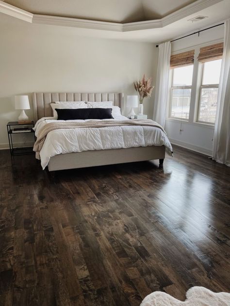 Wooden Flooring Bedroom Ideas, Floor And Wall Color Combinations Bedroom, Master Bedrooms Floors, Bedroom Ideas For Dark Floors, Dark Brown Hardwood Floors Bedroom, Bedroom Decor Wooden Floor, Dark Floors Light Walls Bedroom, Room Inspo Wood Floor, Bedroom With Dark Hardwood Floors