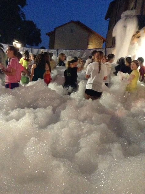 FOAM PARTY!!!                                                                                                                                                                                 More Glow Foam Party, Foam Birthday Party Ideas, Foam Party Aesthetic, Neon Foam Party, Diy Foam Party, Pool Party Neon Night, Foam Party Outfit, Foam Party Ideas, Neon Pool Party Ideas