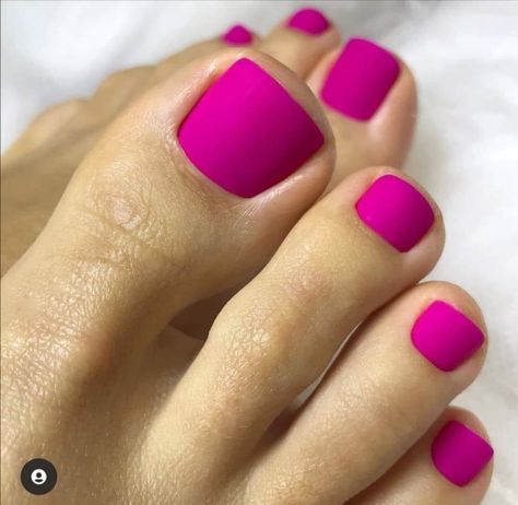 Bright Pink Pedicure Ideas, Glamrdip Colours, Bright Summer Toe Nails, Toe Nail Ideas For Summer, Neon Pedicure Toenails, Neon Pedicure, Umbre Nails, Neon Toe Nails, Hot Pink Toes