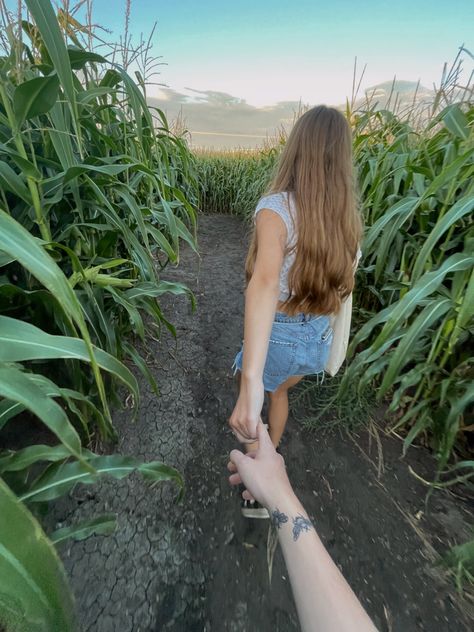 #couplegoals #love #boyfriend #boys #inspiration #fall #cornmaze #sunset Corn Maze Poses, Romanticizing Fall, Fall Pics, With Boyfriend, Corn Maze, Fall Pictures, Hello Fall, Friend Photos, Hello Autumn