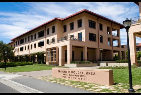 Business Management Degree, Schools In America, Mba Degree, School Jobs, School Fees, College Planning, School List, Online Mba, The University Of Chicago