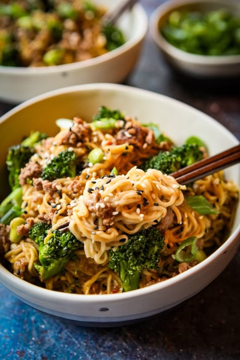 Ground Beef Ramen Noodle Stir Fry - Bitchin' in the Kitchen Ground Beef Peanut Sauce, Beef Peanut Noodles, Ground Beef And Broccoli Ramen, Ground Beef Top Ramen Recipes, Ground Beef Ramen Stir Fry, Ramen With Ground Beef, Ground Beef Ramen Skillet, Ground Beef Ramen, Ramen Noodle Stir Fry