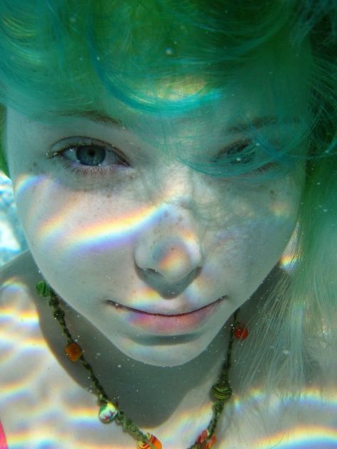 If your hair turns green from the chlorine in the pool, dissolve eight aspirin pills in a glass of warm water, coat hair with the solution, let it sit for 10 to 15 minutes, then rinse. The green will be gone. Swimming Pose, Underwater Hair, Underwater Drawing, Lady Violet, Underwater Painting, Water Aesthetic, Stone Ocean, Underwater Art, Green Things