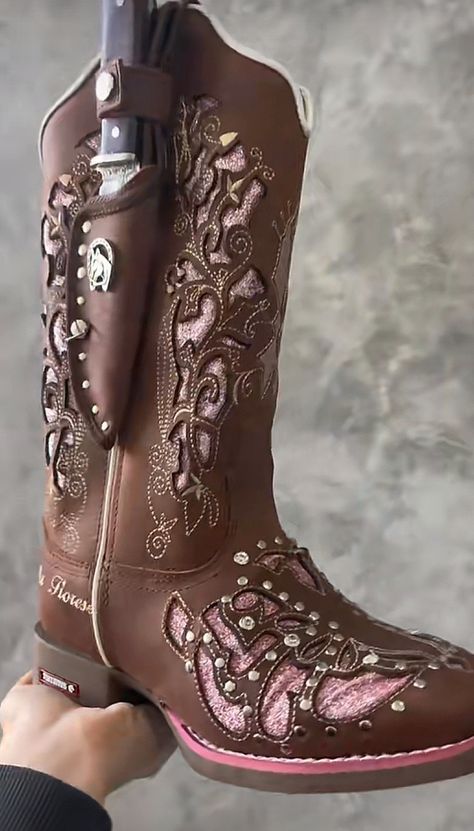 Cowgirl Core, Botas Cowboy, Bota Country, Looks Country, Country Outfits, Cowgirl Boots, Cute Shoes, Belts, Burberry