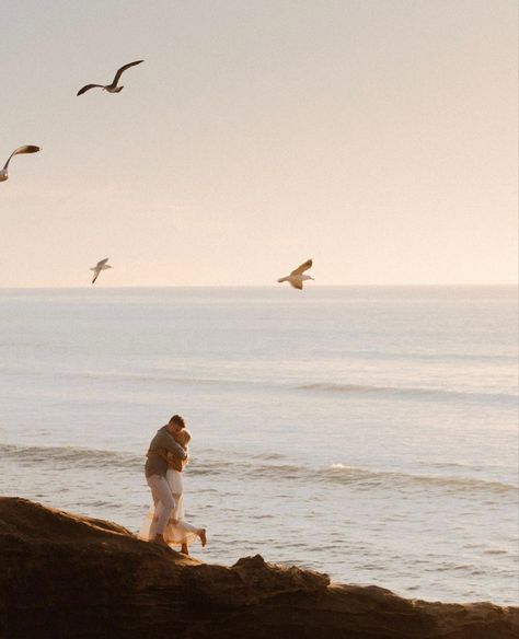 Creative Engagement Shoot, Sunrise Beach Engagement Photos, Engagement Film Photography, Romantic Asethic, Ocean Proposal, Cliff Engagement Photos, Beach Cliff Wedding, Couple Beach Aesthetic, Photoshoot Ideas For Boyfriend