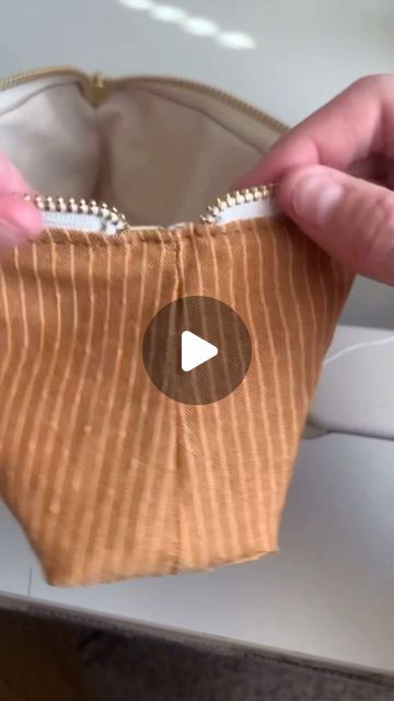 Made | Sarah Black on Instagram: "Part 3 🤐 Sewing the zipper right into the fabric  Phew! That was intense! I pretty much show you how to sew this whole cosmetic bag. So I hope you found some good tips in here 🙌🏽  One end of the zipper is tucked into the ends and the other end is pinched. And I give a pointer of how to secure it into the seam super tight 👌🏽  The Part 2 method could easily be done similar to this with fabric. Have you done it before?   Which method do you prefer? Example in Part 2 or Part 3?" Zipper Ends Tutorial, Installing Zippers In Bags, How To Sew A Zipper, Sew Zipper Tutorial, Travel Pouch Diy, Sewing Makeup Bag, Sewing Zippers, Cosmetic Bags Diy, Zipper Sewing