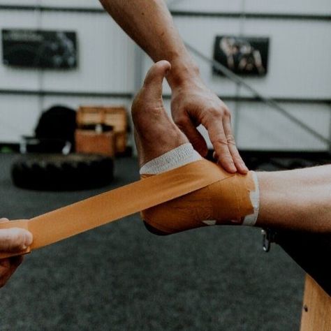 Athletic Training Sports Medicine, K Tape, Sports Physical Therapy, Physical Therapy Student, Strapping Tape, Sports Massage Therapy, Sports Therapy, Kinesiology Taping, Athletic Trainer