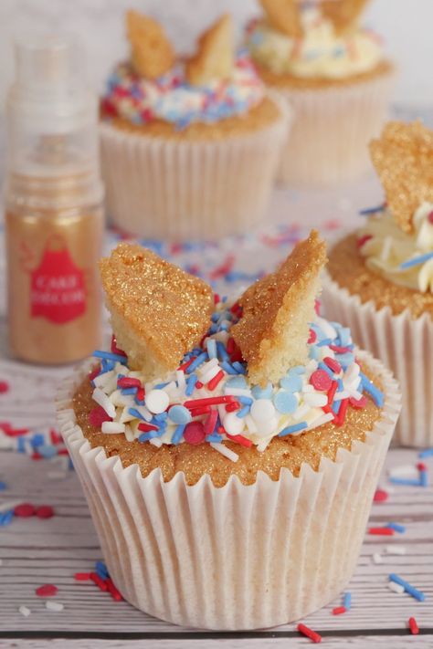 British Party, Desserts With Biscuits, Colored Sugar, Fairy Cakes, Glitter Spray, British Baking, Cookie Inspiration, Cake Decor, Cakes Cupcakes