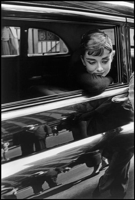 Audrey Hepburn... Dennis Stock’s classic photos of James Dean, Marilyn Monroe and others Dennis Stock, Sabrina 1954, Brigitte Nielsen, Inge Morath, Audrey Hepburn Photos, Billy Wilder, Helmut Newton, I Love Cinema, Hepburn Style