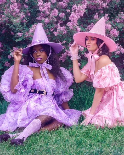 Do you believe in magic? . . . “But Debbie,..pastels?” Is all that coming to my mind when I see this but god is it a cute spooky pastel… | Instagram Cool Witch Hats, Pink Witch Outfit Aesthetic, Pastel Vampire Outfit, Pastel Witch Costume, Pastel Costume, Spooky Costume Ideas, Spooky Pastel Aesthetic, Pastel Vampire, Witch Costume Ideas Diy