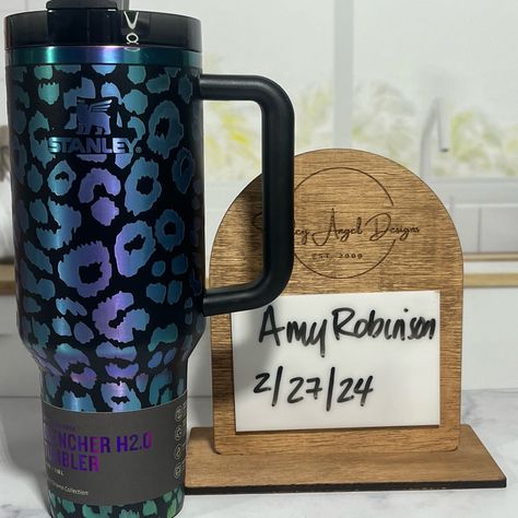 Engraved Black Chroma 40 Oz. Item Will Be Shipped In Wine Bottle Protective Shipper And Box To Ensure You Receive In Great Condition! Engraved Cups Tumblers, Engraved Tumblers, Chocolate Gold, Flannel Fashion, Cup Designs, Tumbler Ideas, Tiger Lily, Cold Cup, Pink Ombre