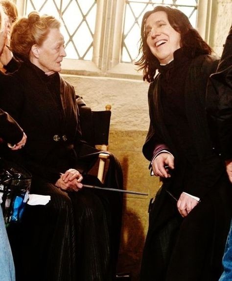 Harry Potter on Instagram: “Behind the scenes 🎬 Snape or McGonagall?” Imprimibles Harry Potter, Harry Potter Wall, Snape Harry Potter, Alan Rickman Severus Snape, Snape Harry, Severus Rogue, Hp Harry Potter, Desenhos Harry Potter, Images Harry Potter