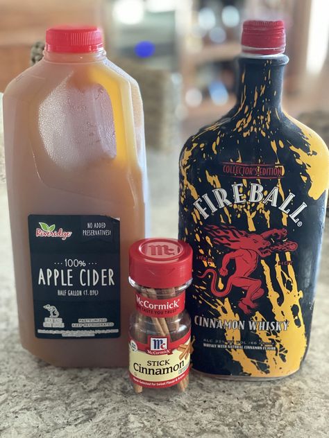 Fall Fireball Drinks, Apple Cider And Fireball Drink, Spiked Hot Apple Cider Recipe, Hot Apple Cider Spiked, Apple Cider Drinks Alcohol, Cider Alcohol Drinks, Spiked Hot Apple Cider, Apple Cider Alcohol, Spiked Cider Recipes