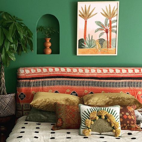 Did someone say tassels and botanicals?  Our Nilo hook pillow designed by Justina Blakeney, is a fun and playful take on a fan palm incorporating two of our favorite things! Nilo will definitely give you all the vintage vibes with a modern twist. Check out Nilo in the #Jungalow shop. Mexican Bedroom, Mexican Interiors, Hook Pillow, Justina Blakeney, Green Walls, Eclectic Decor, New Room, Colorful Decor, Pillow Design