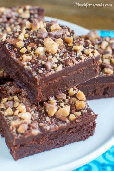 Toffee Fudge Brownies with Chocolate Ganache Toffee Dessert, Toffee Fudge, Easy Toffee, Fudge Dessert, Heath Bar, Homemade Toffee, Blondies Brownies, Toffee Recipe, Toffee Bars