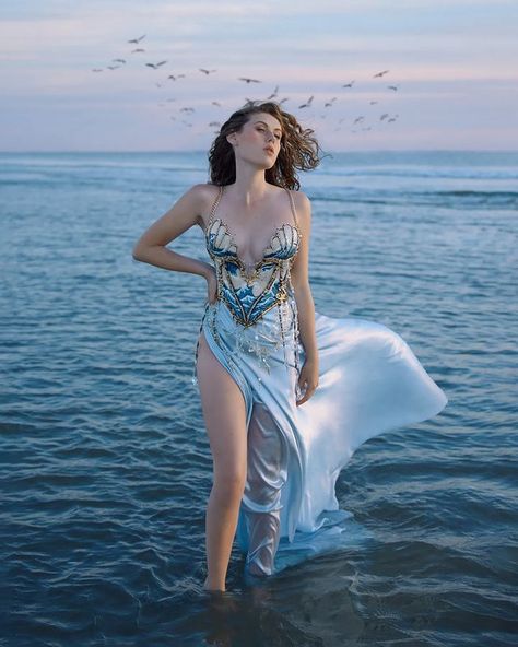 Mermaid • Instagram Siren Fashion Mermaid, Mermaid Fashion Aesthetic, Siren Inspired Outfits, Mermaid Core Dress, Siren Clothes, Mermaid Core Outfit, Mermaid Inspired Outfits, Venus Costume, Joyce Spakman