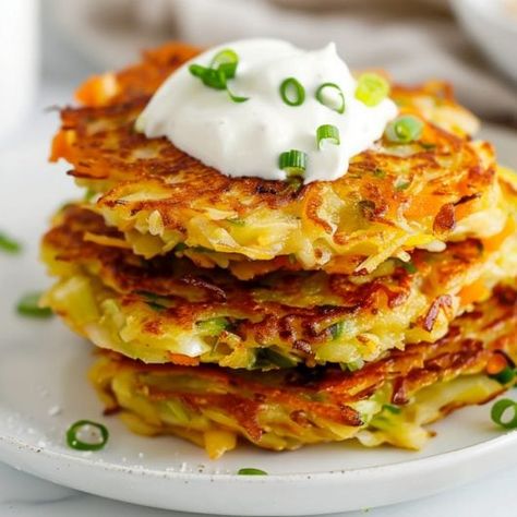 Easy Cabbage Fritters Cabbage And Egg Fritters, Keto Cabbage Fritters, Savory Cabbage Pancakes, Fried Cabbage Patties Recipe, Fried Cabbage Patties, Cabbage Croquettes, Cabbage Patties Fried, Fried Cabbage Recipes Easy, Cabbage Fritters Recipe