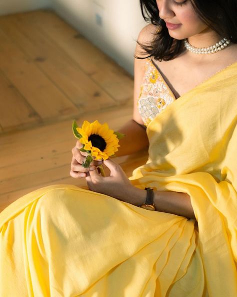 Saree Yellow, Stylish Outfits Casual, Easy Photography Ideas, Simple Saree Designs, Stylish Actresses, Saree Poses, Traditional Indian Dress, Desi Fashion Casual, Simple Sarees