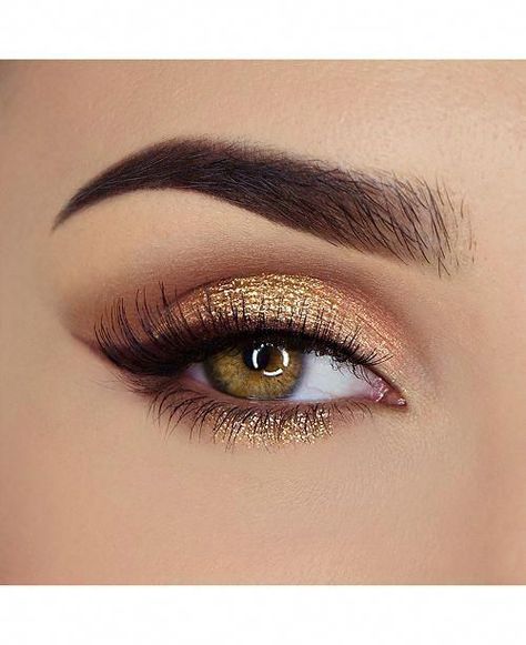 Eye Makeup Glitter, Make Up Gold, Gold Eyeliner, Glitter Shadow, Makeup Tip, Mascara Makeup, Smink Inspiration, Beauty Make-up, Makijaż Smokey Eye