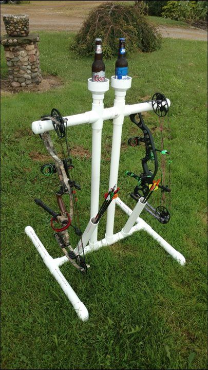 Homemade PVC Compound Bow Stand. It has a beer holder which is the most important thing. LOL  http://www.huntingpro.info/picking-the-best-rifle/  https://www.facebook.com/PreppingMeansPrepared/ Archery Target Stand, Diy Archery Target, Tshirt Bags, Bow Hunting Tips, Bow Hunting Gear, Bow Stand, Target Stand, Bow Rack, Hunting Ideas