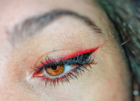 Black And Color Eyeliner, Blue And Black Eyeliner Looks, Red And Black Concert Makeup, Blue Black Eyeliner, Simple Black And Red Makeup Looks, Red Eyeliner Waterline, Red Smokey Eyeliner, Red White And Black Makeup, Red And Black Eyeliner Looks