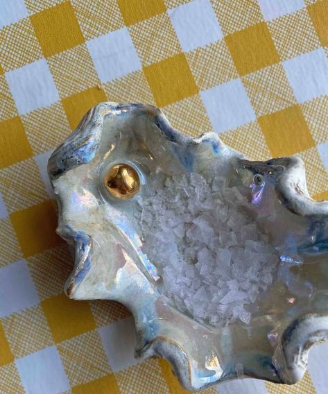 Oyster Shell Candle Holder, Ceramic Oyster, Ceramic Pinch Pots, Shell Decorations, Pinch Pot, Clay Crafts Air Dry, Shell Decor, Pinch Pots, Gold Ceramic