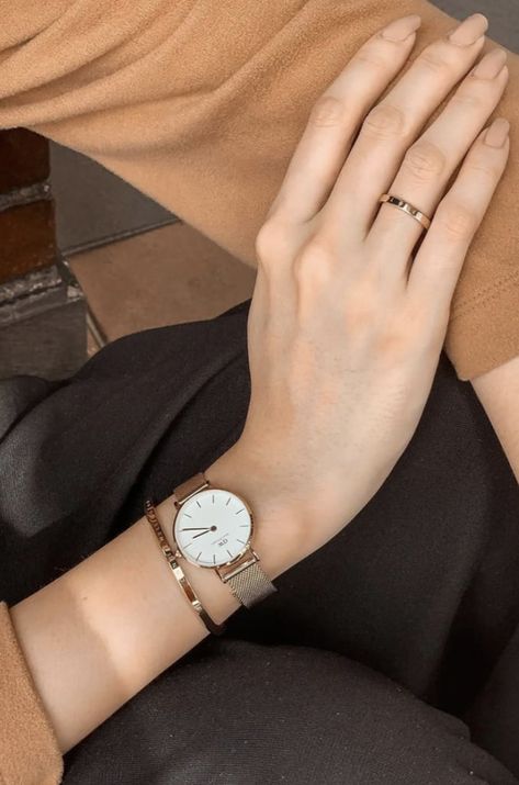 Womens Watch With Bracelets, Watches Women With Bracelets, Women Watch With Bracelet, Watch Ideas Women, Styling Watches With Bracelets, Women Wrist Watch Aesthetic, How To Style Watches Women, Outfit With Watch Women, Watches Women Daniel Wellington