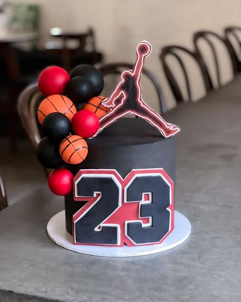 Cake Me Crazy™️ on Instagram: “🏀🏀🏀 @colour.mill in black, red and orange. Code CRAZY10 #cakesdaily #bakersofinstagram #cakesbae #cakesinstyle #cakestyle #cakecakecake…” Lebron James Cake Ideas, Michael Jordan Birthday Cake, Jordan Birthday Cake, Michael Jordan Cake, Michael Jordan Birthday, Jordan Birthday, Jordan Cake, Basketball Birthday Cake, Sports Themed Cakes