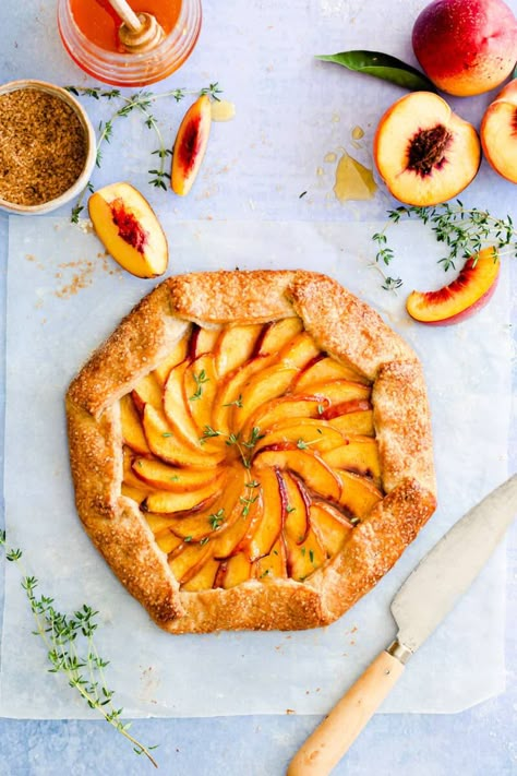 Brown sugar peach galette Banana Crispy, Peach Galette Recipe, Fruit Galette, Brown Sugar Peaches, Peach Galette, Galette Recipe, Homemade Snickers, Anna Banana, Seasonal Fruit