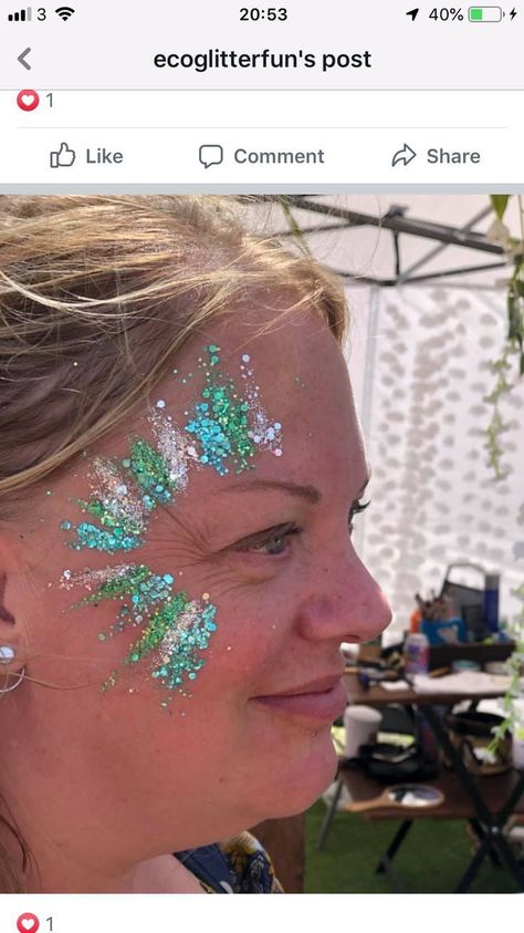 Glitter On Face Ideas, Festival Glitter Looks, Festival Face Glitter, Glitter On Face, Rave Face Paint, Glitter Body Art, Glitter Face Makeup, Bohemian Makeup, Glitter Face Paint