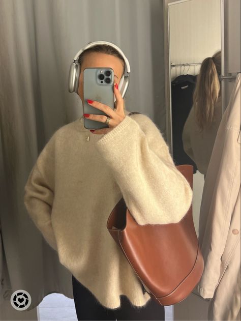 Mohair jumper
H&M jumper
Autumn fashion
AirPods Max 
Brown bag
Polene bag H&m Jumper Outfit, Wooly Jumper Aesthetic, Cream Jumper, Mohair Jumpers, Oatmeal Color, Fall Capsule Wardrobe, Capsule Wardrobe, Jumper, Fall Winter