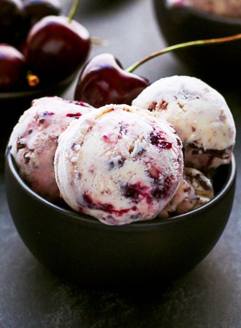 Chocolate Cherry Stracciatella Gelato Recipe – a summer favorite! Refreshing combination of sweet cherries, vanilla bean milk based ice cream and chocolate. #gelato #homemade #cherryicecream #chocolateicecream Stracciatella Gelato, Cherry Ice Cream Recipe, Cherry Gelato, Cherry Crisp, Italian Ice Cream, Gelato Recipe, Cherry Ice Cream, Vanilla Ice Cream Recipe, Gelato Ice Cream