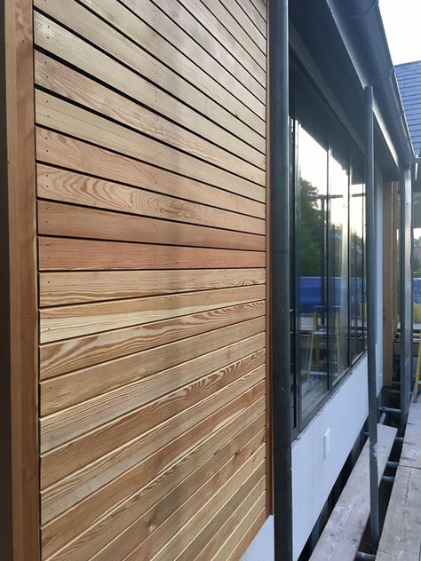 Rainscreen cladding consists of rhomboid shaped boards equally spaced apart to form a decorative façade. Unlike most other types of cladding rain screen boards are not joined in any way which means that the resulting cladding is not waterproof, but allows air to circulate. #co2larch #larch #siberian #siberianlarch #cladding #timberclad Gable End Cladding Ideas, Wooden Cladding Exterior Wall, Larch Cladding Exterior, Wall Cladding Exterior Ideas, Timber Cladding Exterior, Patio Renovation Ideas, Wooden Cladding Exterior, Shed Cladding, Wood Cladding Exterior