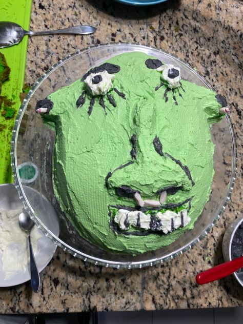 Terrible Cakes Funny, Funny Cake Decorating Ideas Hilarious, Bday Cake Ideas Funny, Bad Birthday Cakes, Funny Cake Ideas Humor Friends, Silly Cake Ideas, Weird Birthday Cakes, Weird Cakes Funny, Shrek Cake Ideas