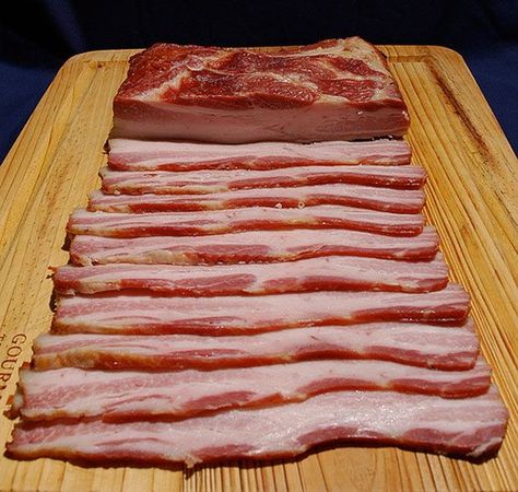 Home Made Bacon, Smoked Bacon Recipes, Curing Bacon, Cured Meat Recipes, How To Make Bacon, Smoked Meat Recipes, Homemade Sausage, Processed Meat, Smoked Food Recipes