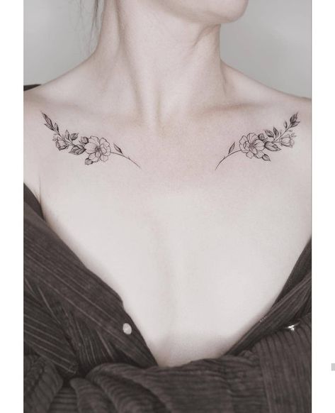 Chest Tattoo Flowers, Collar Tattoo, Feminine Shoulder Tattoos, Clavicle Tattoo, Bone Tattoos, Red Tattoos, Different Tattoos, Collar Bone Tattoo, Little Tattoos